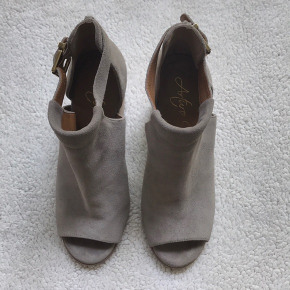 Arturo Chiang Shoes - Great pair of booties! Worn only once